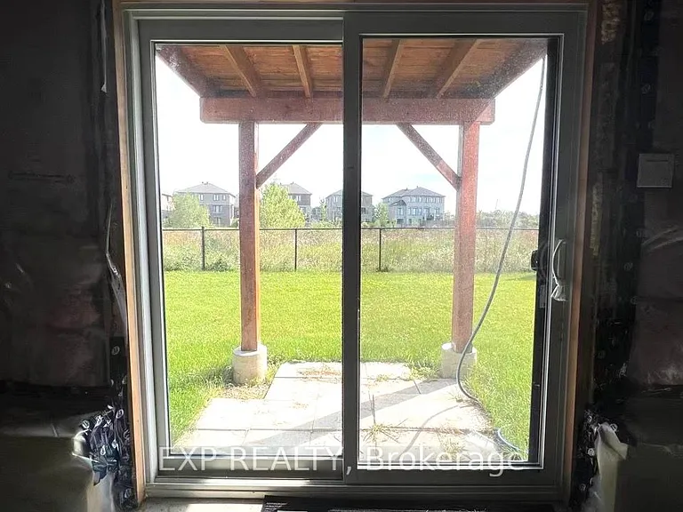 747 Coast Cir — Photo 35