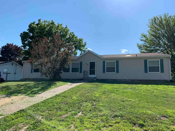 1008 S 1st St, Prairie Du Chien, WI 53821