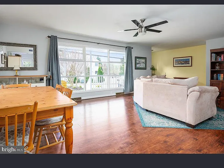 1230 Hilltop Dr — Photo 2