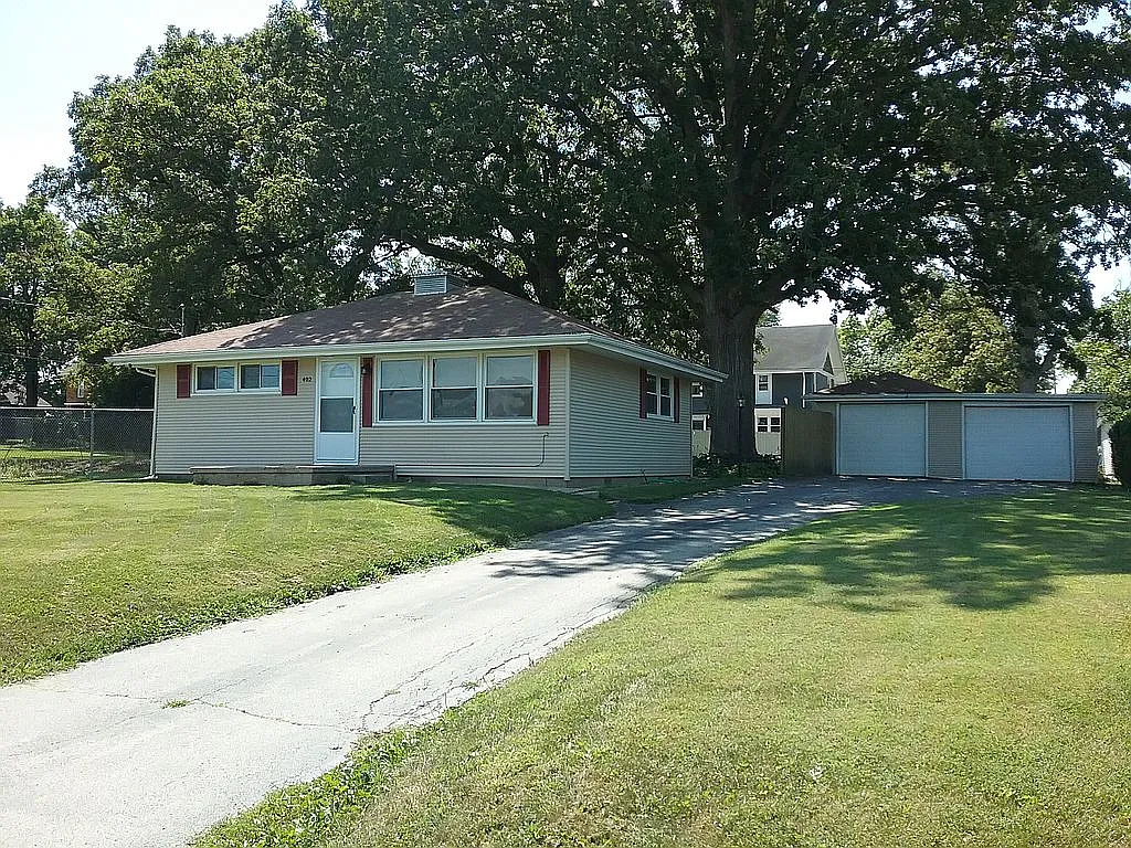 402 W Maple Dr photo 1