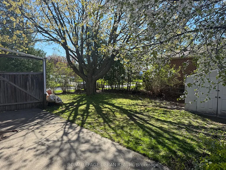 126 Marilake Dr — Photo 16