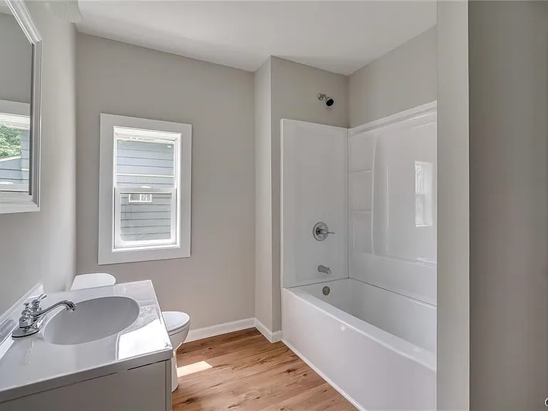 125 N Hamilton St — Photo 15