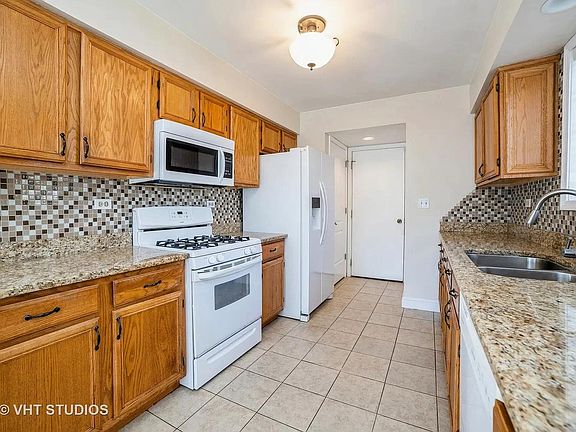 5th image of 500 Sandhurst Ln
