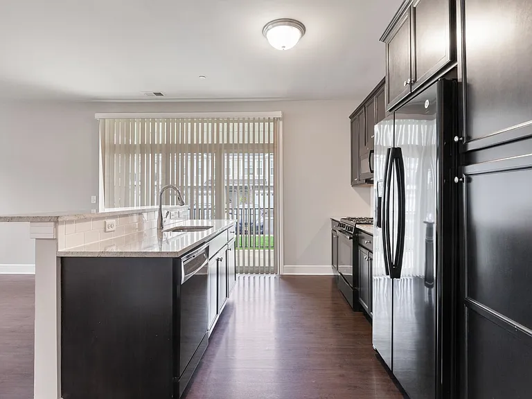 Essex Chase Apartments — Photo 23