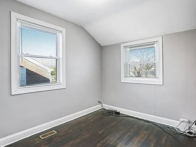 812 Burns St SE — Photo 31