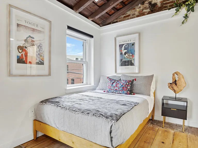 112 W Wildey St — Photo 3