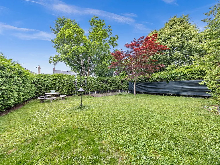 141 Hialeah Cres #UPPER — Photo 32