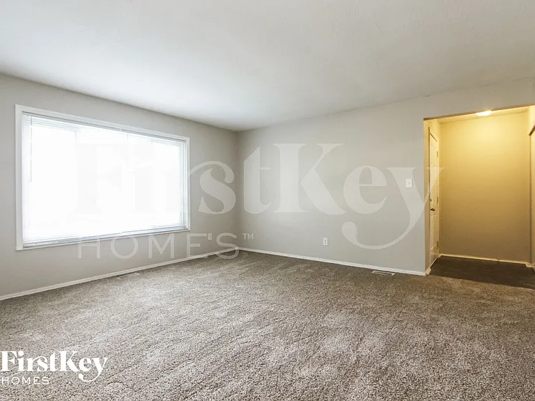 9630 Pepperidge Dr — Photo 4