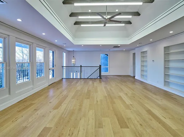 189 McNamara Rd, Spring Valley, NY 10977