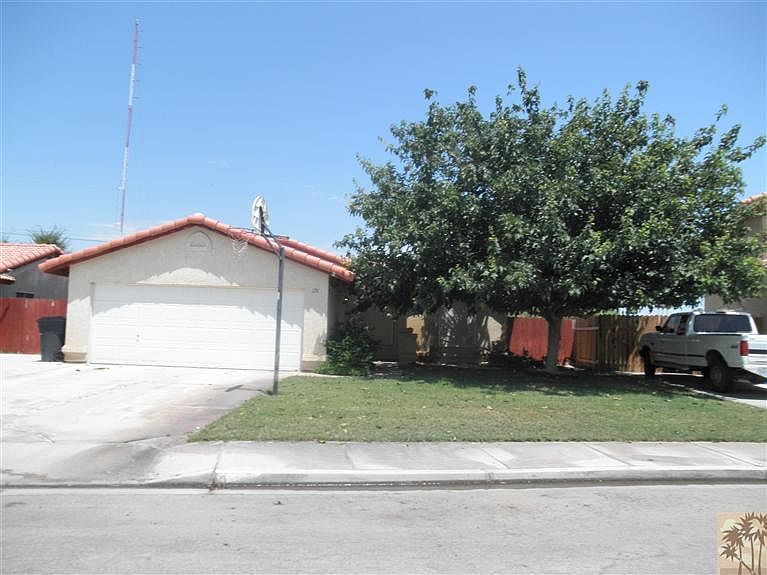 2nd image of 670 N Michelle St
