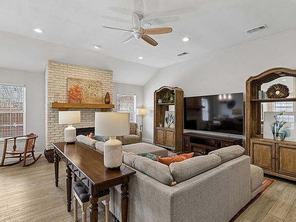 3rd image of 8217 Rincon St