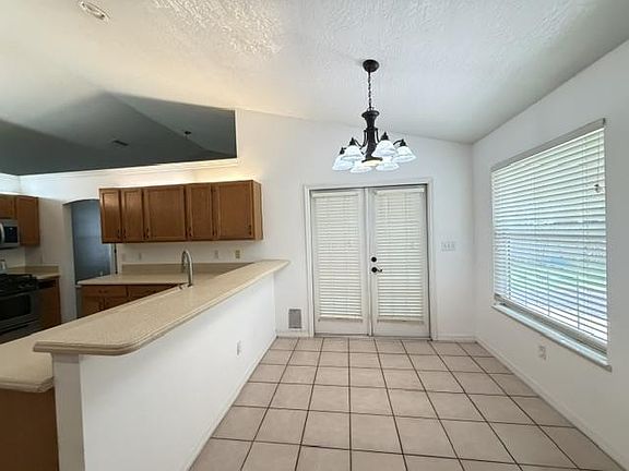 4th image of 3950 Ridgewood Dr