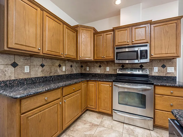 4405 Levante Dr — Photo 14