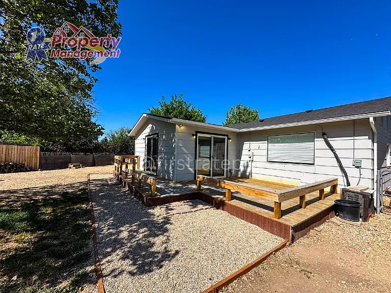7703 S Mistyglen Ave — Photo 23