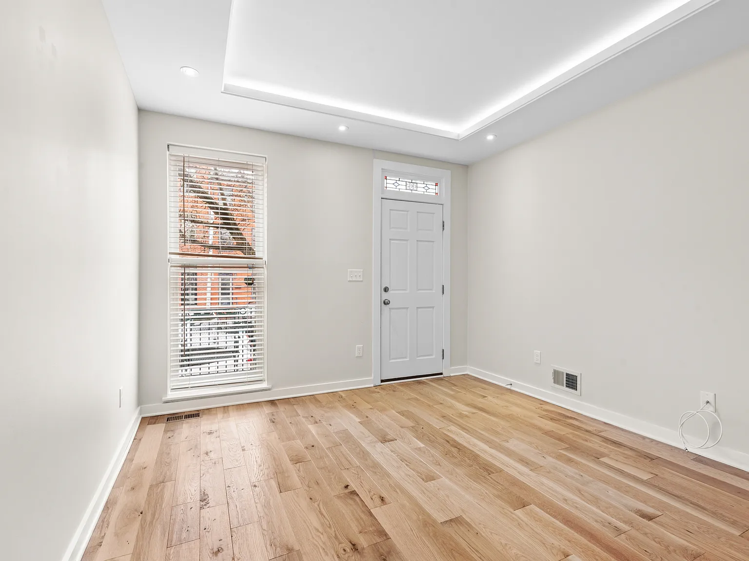 2 bed, 2.5 bath, 1480 sqft, $3,000 — Photo 2