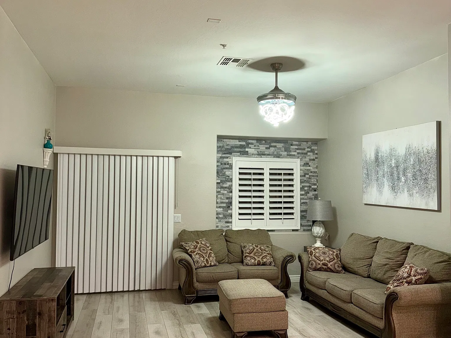 2250 E Deer Valley Rd — Photo 2