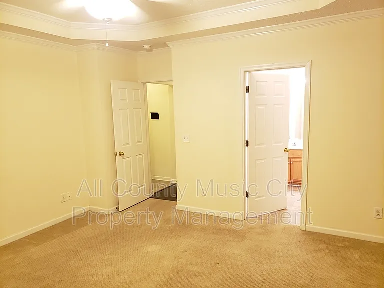 905 Weatherside Ct — Photo 17