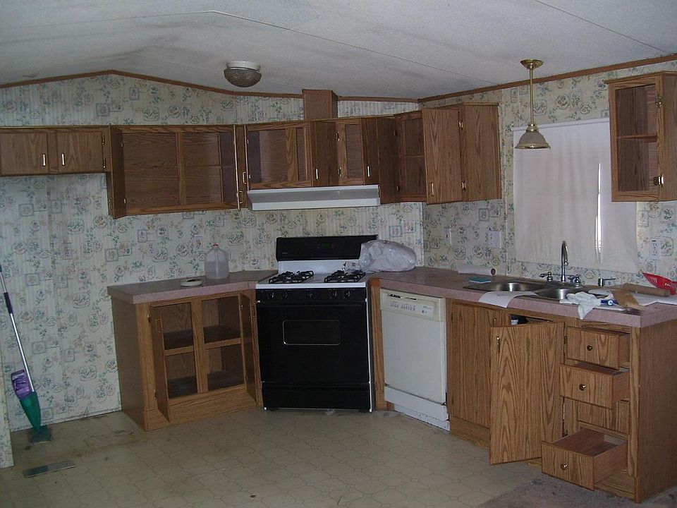 2nd image of 6 Sunflower Dr