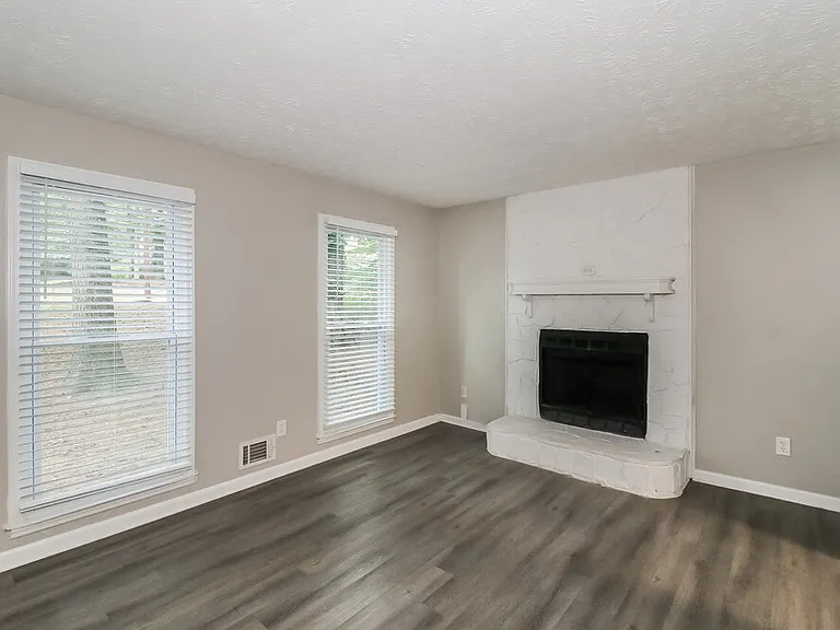 275 Oak St — Photo 6