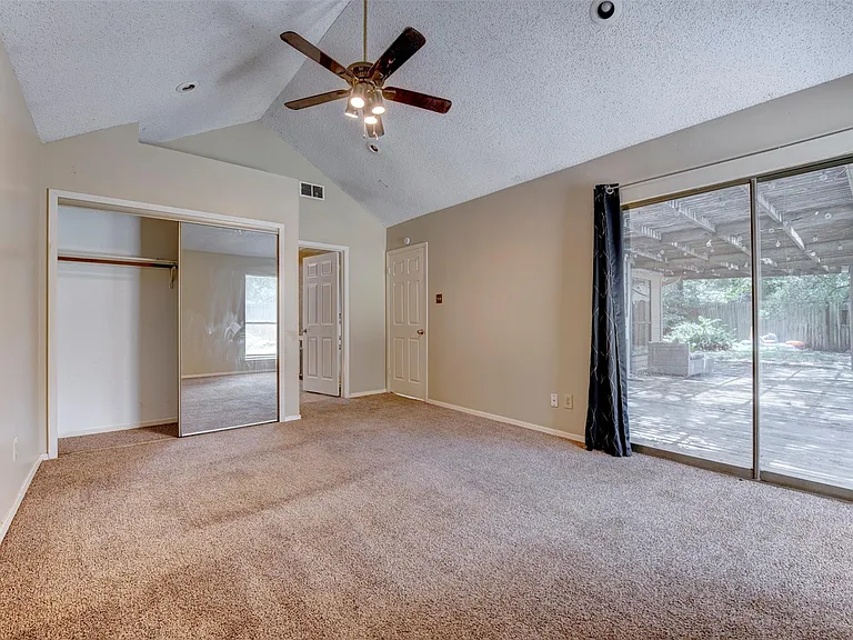 1906 Woodhue Dr — Photo 16