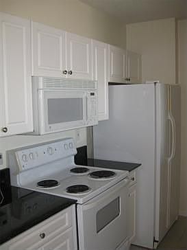 3rd image of 651 Okeechobee Blvd APT 607