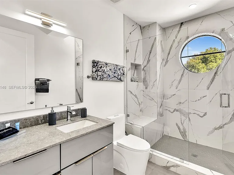 2100 Miami Rd #204 — Photo 19