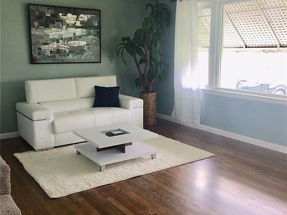 3rd image of 557 Crescent Dr