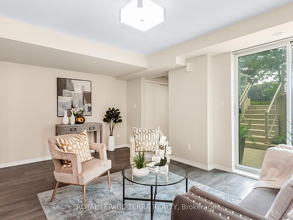 5th image of 3 Applewood Ln #101