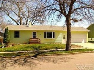 1604 S Doodler Dr, Sioux Falls, SD 57103