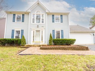 952 Creekside Cir, Naperville, IL 60563