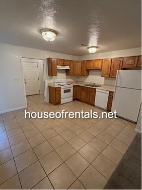 906 Pear St #D — Photo 3