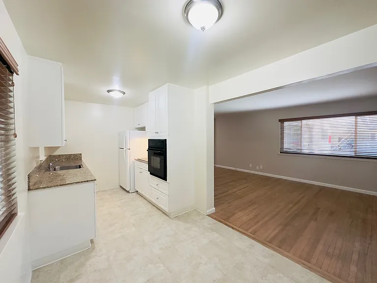 1311 Mills St — Photo 3