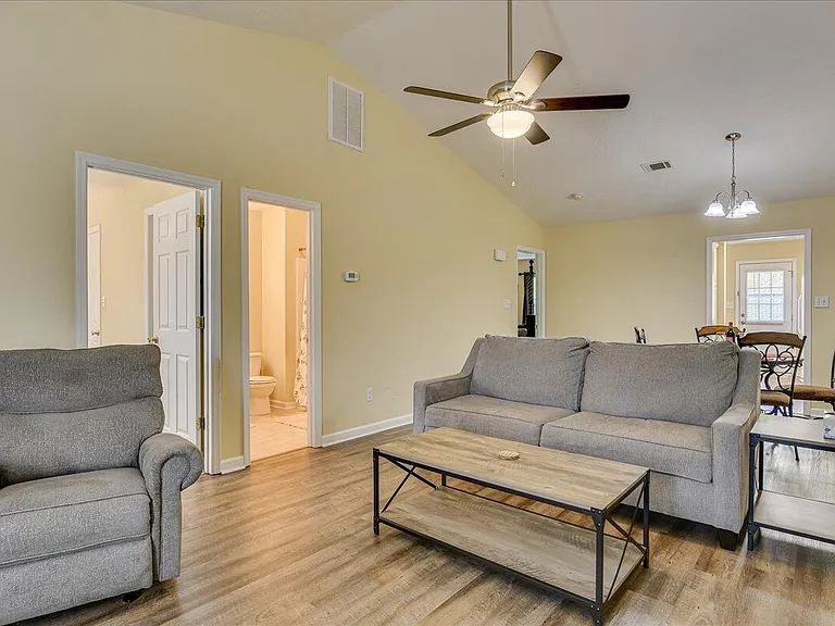 540 Edgecliff Ln — Photo 8