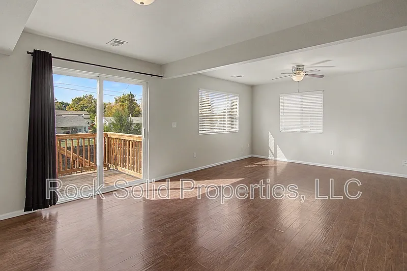 3 bed, 2.5 bath, 2130 sqft, $1,795 — Photo 2