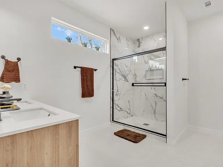 2307 Lathan Ln — Photo 14