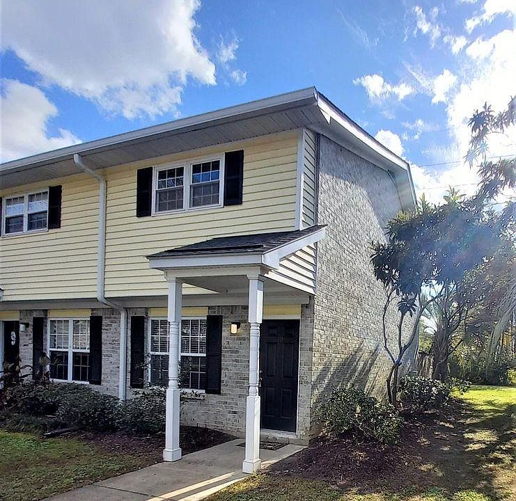 End unit in Wildwood Townhomes gated community