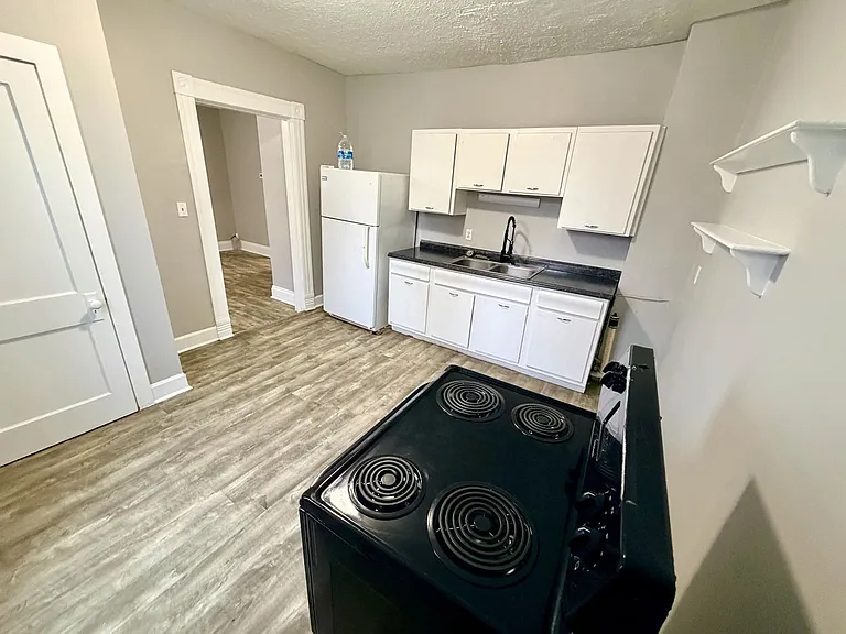 511 S Broadway St #B — Photo 1