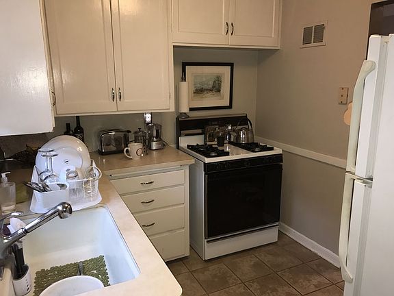 5th image of 3720 Kipling Ave