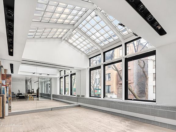 2nd image of 910 Park Ave APT 2N