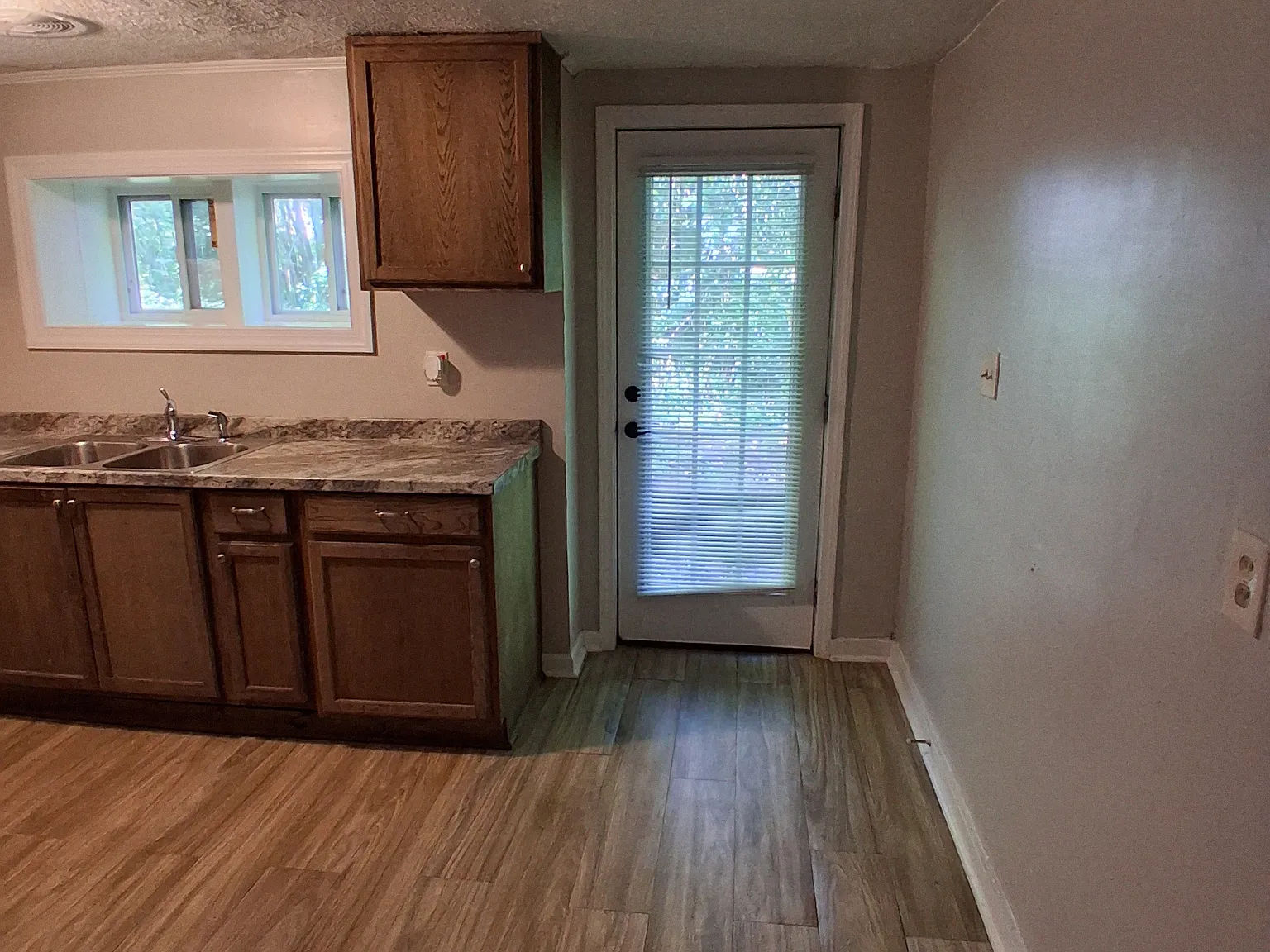 2 bed, 1100 sqft, $1,400 — Photo 4