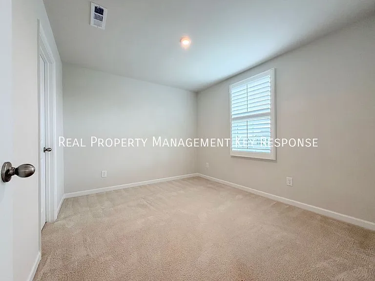 325 Heritage Ave — Photo 11