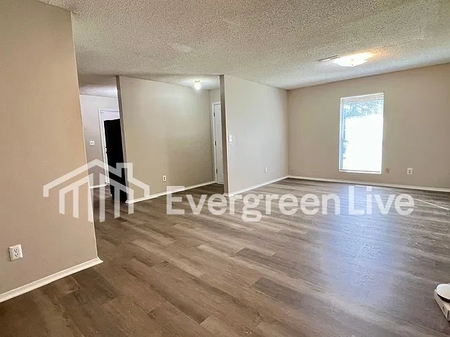 4 bed, 2.5 bath, 1945 sqft, $1,545 — Photo 3