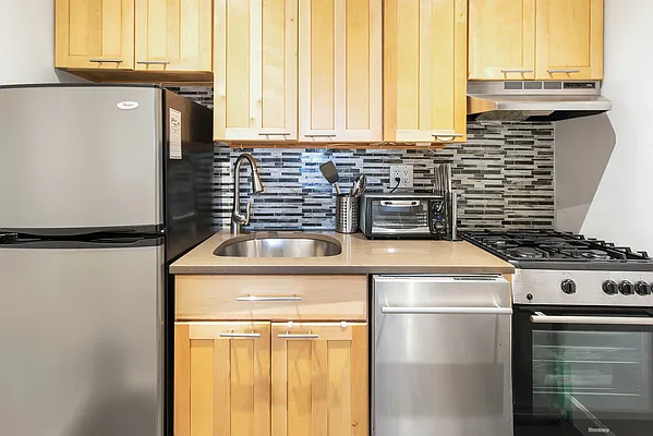 Sold by Daniel Gale Sotheby's International Realty | media 20