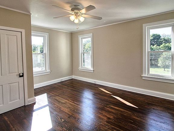 5th image of 127 E Lisburn Rd