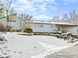 34 Seymour Rd, Woodbridge, CT 06525