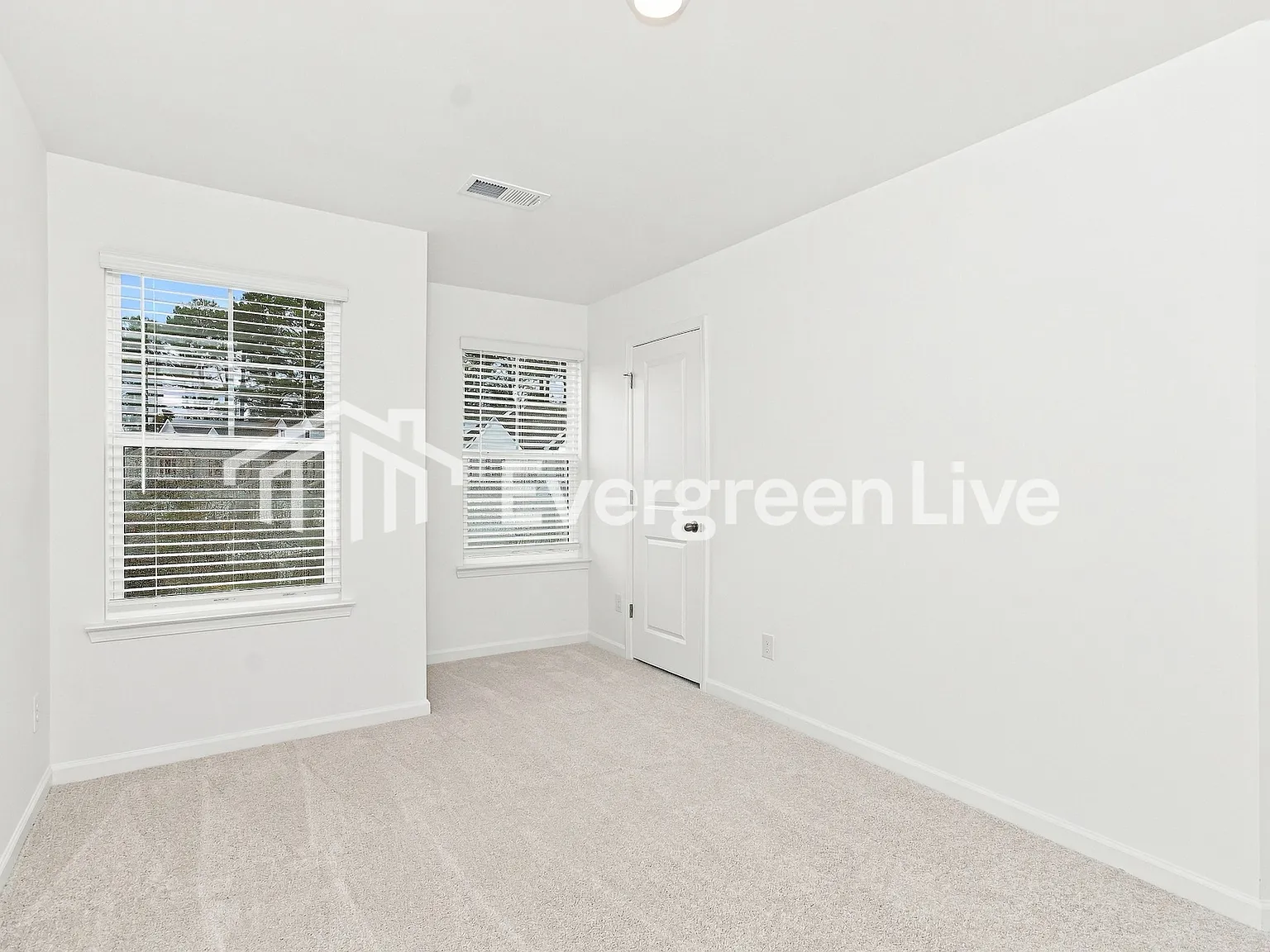 3 bed, 2.5 bath, 1825 sqft, $2,135 — Photo 3