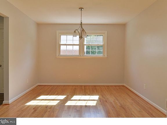 5th image of 2235 Saint James Dr