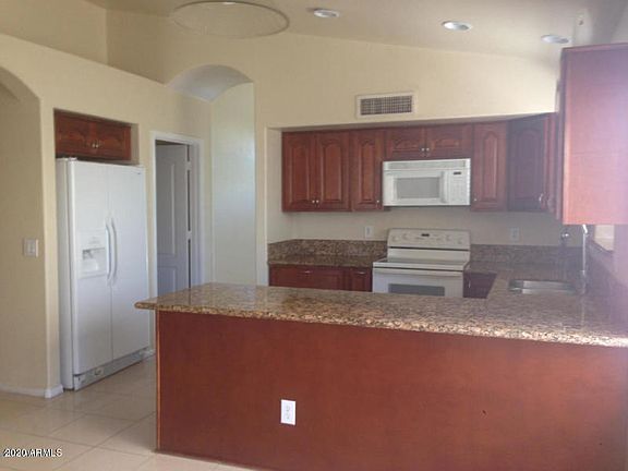 3rd image of 15833 W Latham St