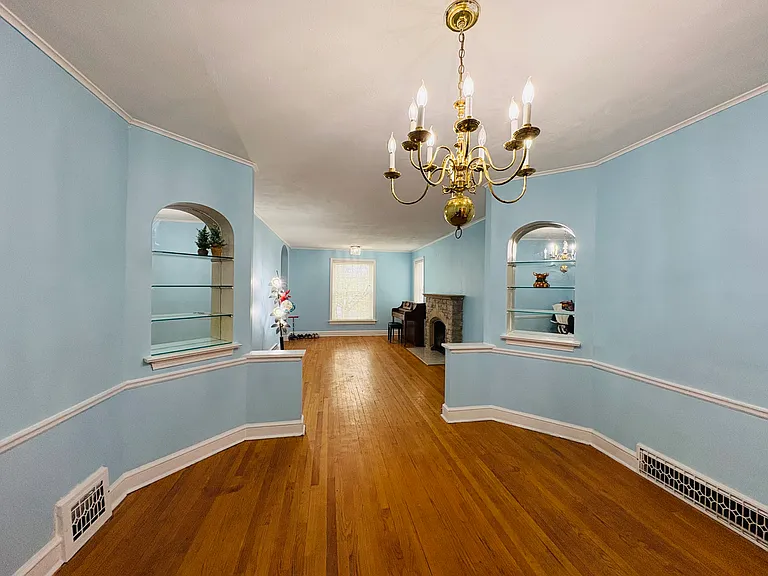 8751 Bridgeport Ave — Photo 4
