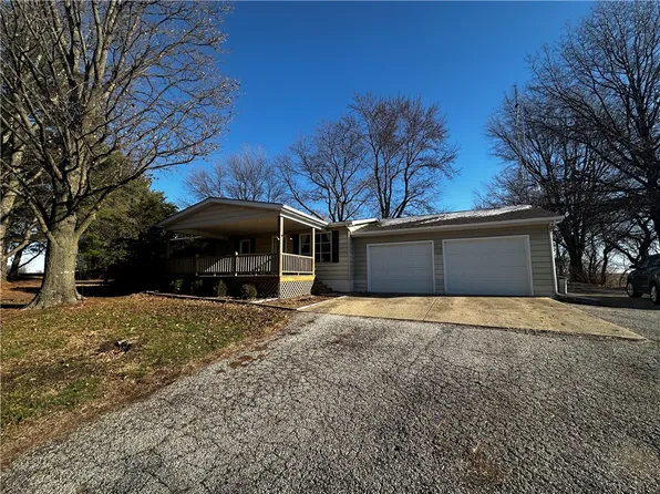 8400 Prairie School Rd, Williamsville, IL 62693